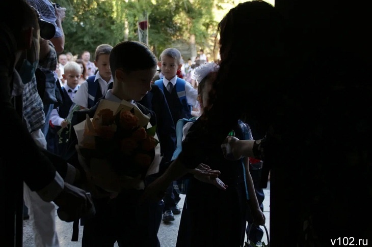 Волгоградцы готовы потратить на подарок учителю в среднем 2500 рублей