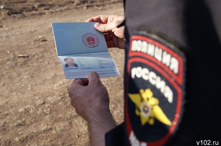 Волгоградку оштрафовали на 100 тысяч за фиктивную прописку родных из Армении