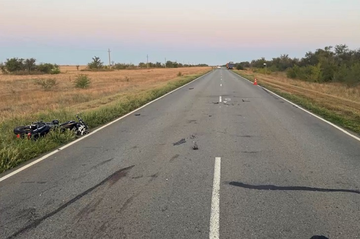 Мотоциклист разбился насмерть в ДТП с фурой в Волгоградской области