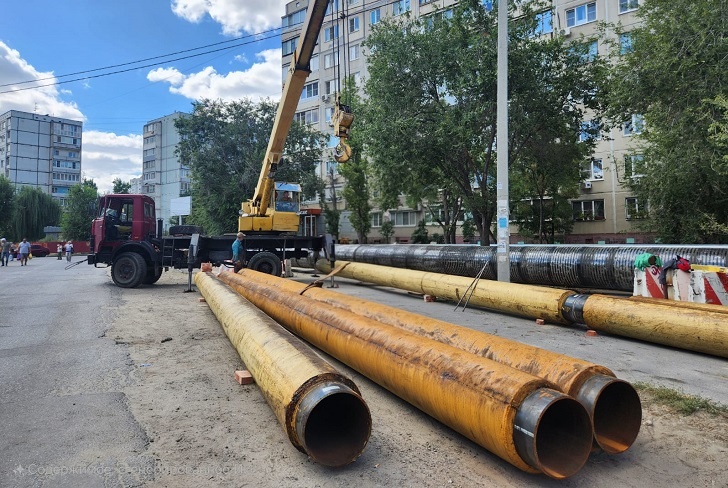 В Волгограде рабочие приступили к замене дырявого участка теплосети