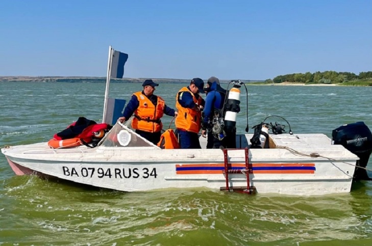 Водолазов подключили к поискам пропавшего в Волгоградской области яхтсмена