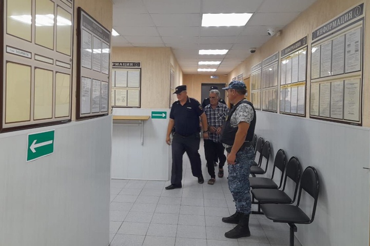 Суд отправил в СИЗО именинника, вспоровшего живот своему знакомому