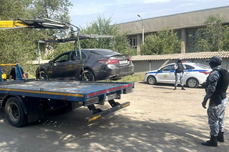 Волгоградец лишился Toyota Camry за 653 неоплаченных штрафа ГИБДД