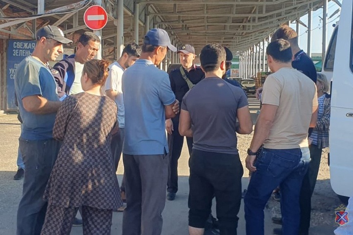 В Волгограде силовики нагрянули с проверкой на «Жигулёвский рынок»