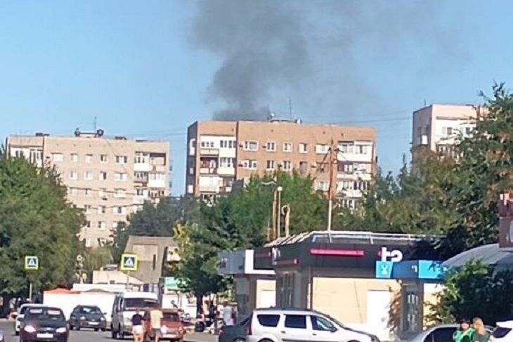 Очередной дом-заброшка загорелся на юге Волгограда