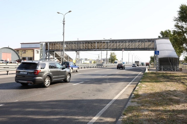 В Волгограде построили первый надземный пешеходный переход