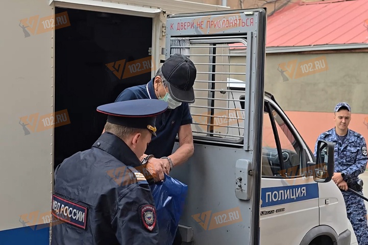 Обвиняемого в убийстве многодетной волгоградки Пака привезли в суд присяжных