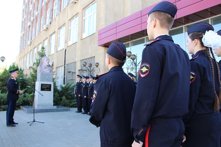 В Волгограде возложением цветов отметили 148-летие со дня рождения Дзержинского