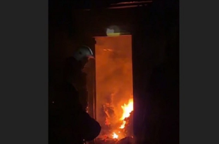 В Волгограде загорелись гаражи на улице Краснопресненская
