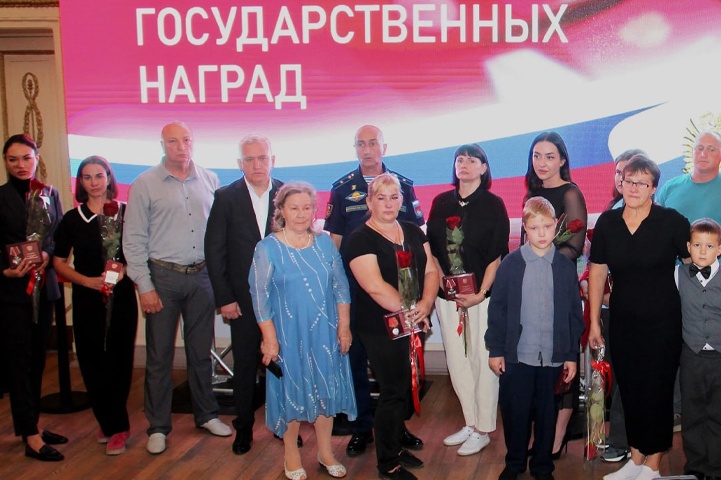 В Волжском родственникам погибших бойцов СВО передали ордена и медали