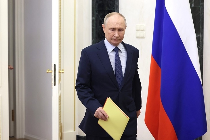 Путин поручил подготовить очередную прямую линию