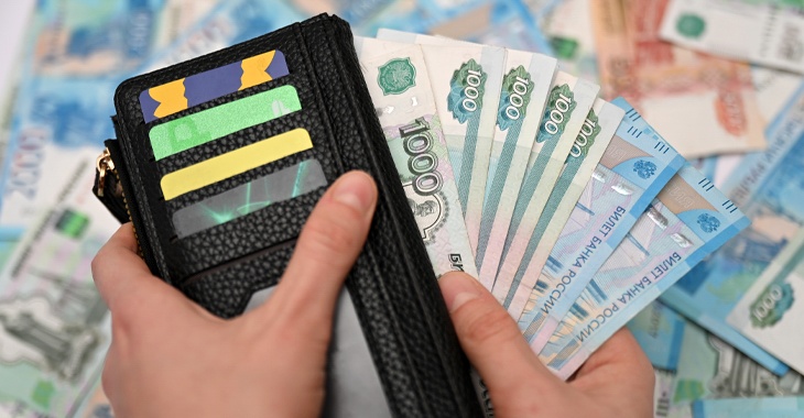 От цели перевода до внешности получателя: сотрудники банков засыпали вопросами снимающих деньги волгоградцев