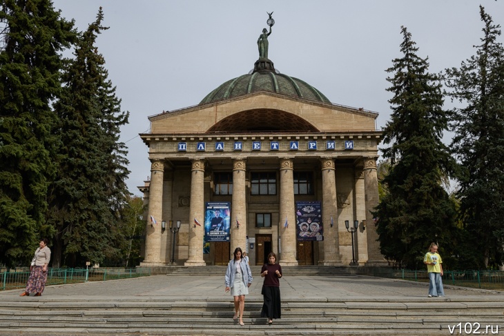 Портрет под «маской», рижские витражи и космический звездочёт: чем уникален волгоградский планетарий