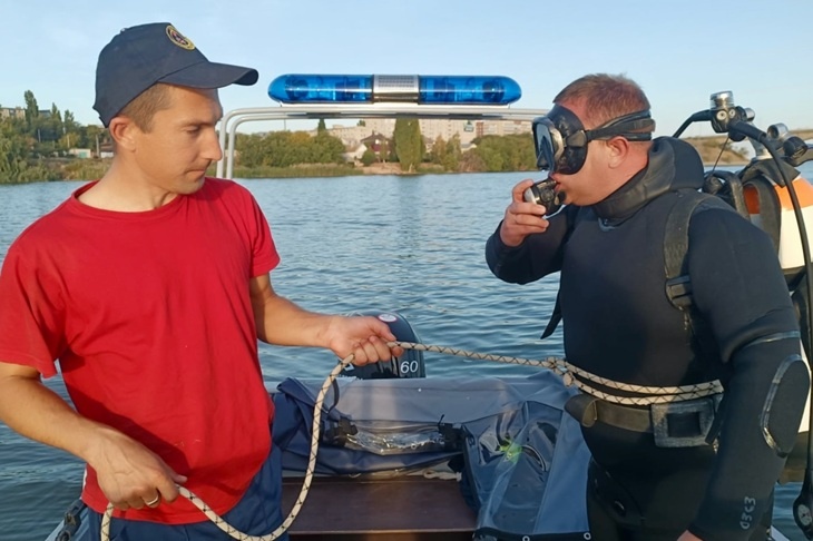Под Волгоградом водолазы ищут на дне реки тело женщины