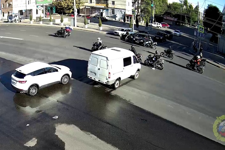 В Волгограде камеры засняли выходку байкеров, перекрывших движение