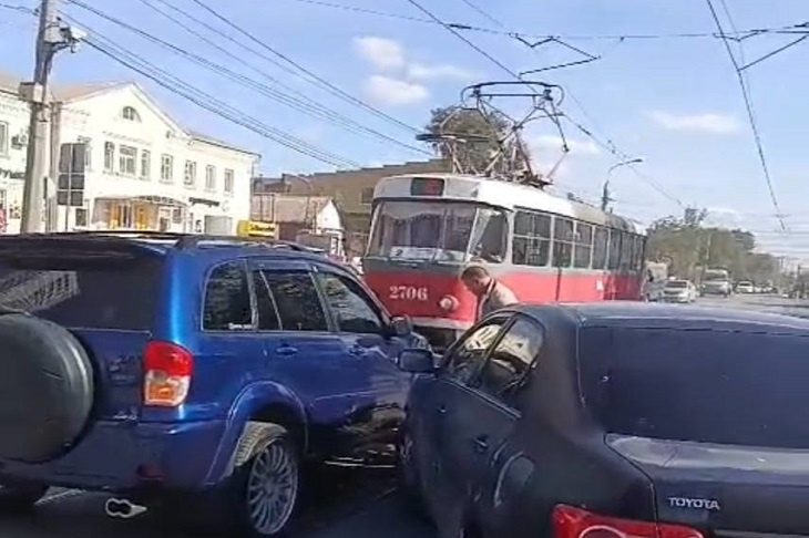 В Волгограде ограничено движение трамваев №2 из-за ДТП
