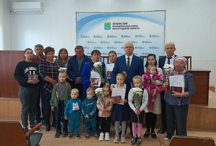 Под Волгоградом семьям  пятерых погибших бойцов передали Ордена Мужества