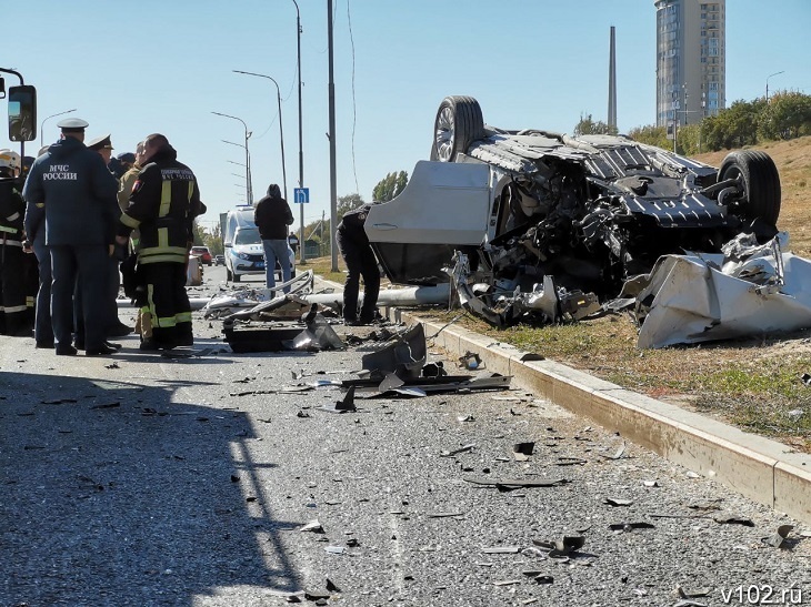 В ДТП с четырьмя авто на рокадной Волгограда пострадали трое: один в реанимации