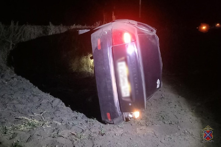 Водитель «Лады» вылетел в кювет на трассе под Волгоградом