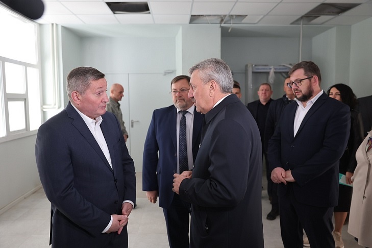 Андрей Бочаров поручил организовать нормальные столовые в школах