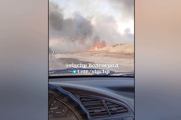 В Волго-Ахтубинской пойме ветер раздул пожар до 20 гектаров