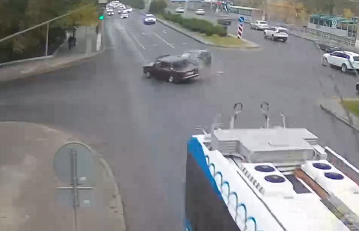 Момент смертельной аварии на Первой продольной в Волгограде  попал на видео
