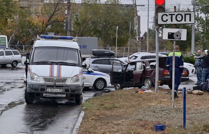 Троих госпитализировали с места смертельного ДТП в Волгограде