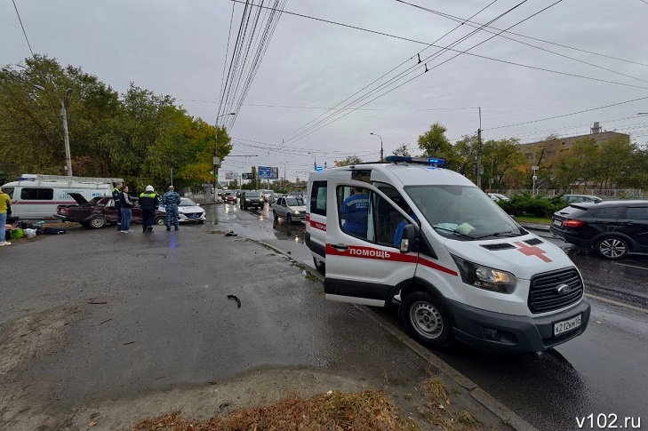 Врачи сообщили состояние детей, пострадавших в страшной аварии в Волгограде