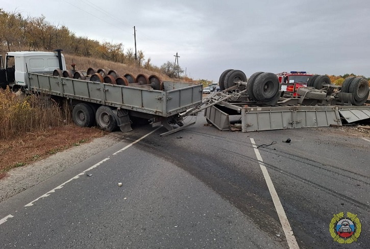 Под Волгоградом в ДТП с КАМАЗом разбился насмерть водитель BMW