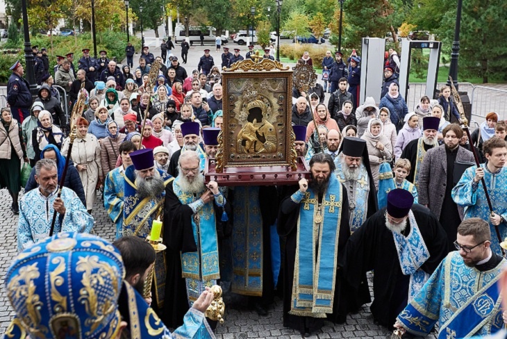 Волгоградские православные встретили Феодоровскую икону Божией Матери