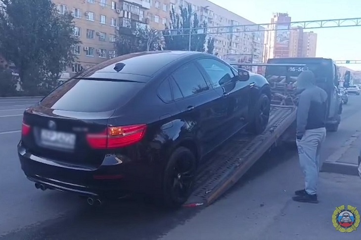 Волгоградская полиция обнаружила на оживленной дороге BMW-невидимку