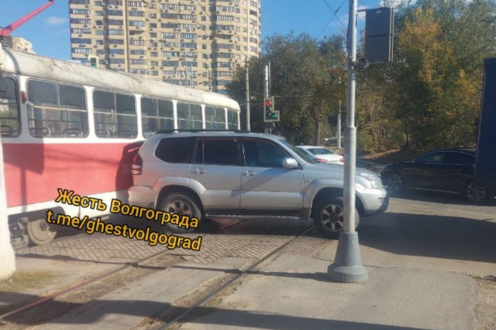 В Волгограде из-за ДТП на «Голубинской» встало движение трамваев №№ 1, 4, 5, 6