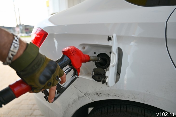 Продавцов бензина на АЗС в России заподозрили в разбавлении топлива