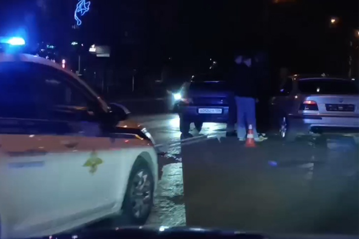 В Волгограде 2-летняя девочка доставлена в больницу после ДТП с BMW