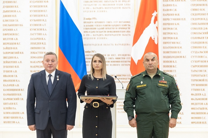 Бочаров передал звезду Героя России вдове капитана Михаила Подшибякина