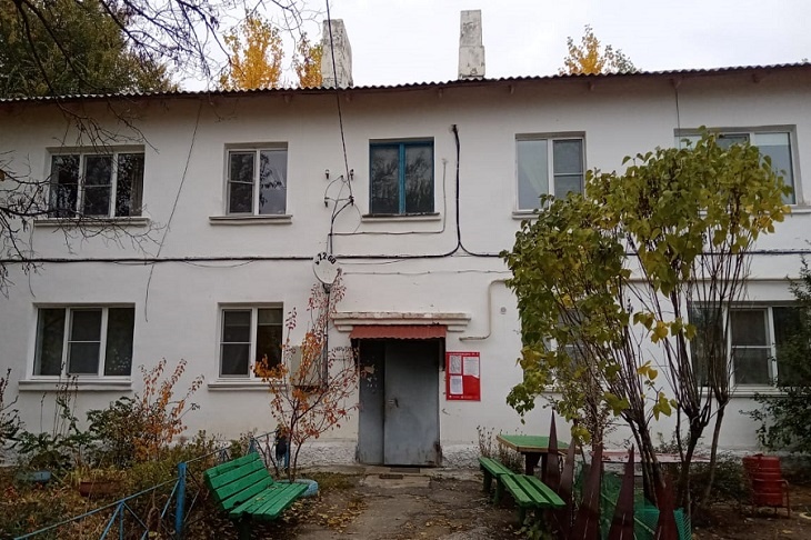 В Жирновске жительница 2-этажки с пенсионерами неделю бьется за тепло