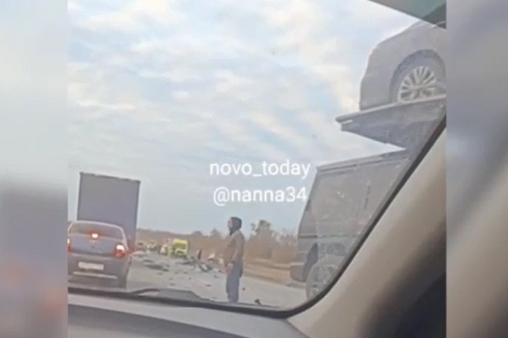 «Там что-то страшное»: автовоз и две иномарки разбились на трассе Волгоград-Москва