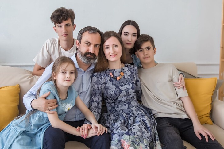 «Страшнее всего быть равнодушным»: многодетный отец - о совместных родах, инфантильности молодежи и  правилах воспитания