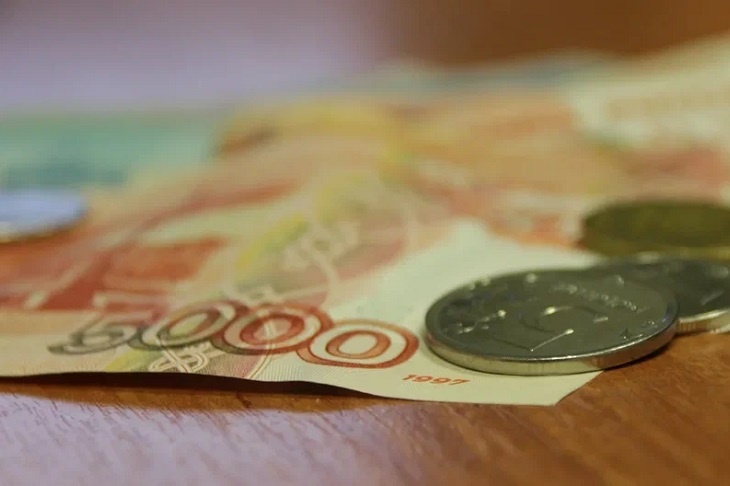 У 70-летнего волгоградца списали со счета в банке 1,3 млн рублей