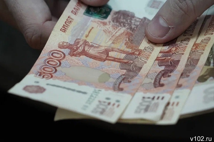 У 70-летнего волгоградца списали со счета в банке 1,3 млн рублей