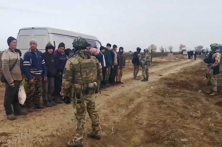 В Волгоградской области силовики забрали с овощных полей 153 мигранта