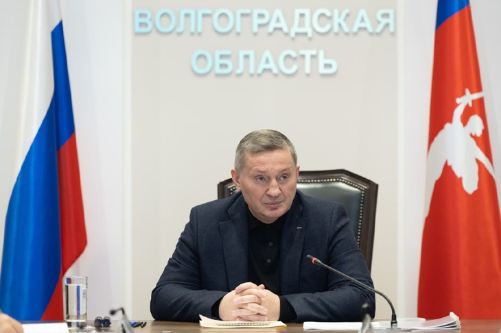 Андрей Бочаров в выходной вызвал на работу чиновников из-за бюджета