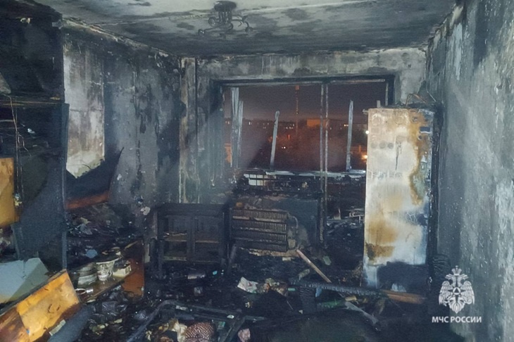 В Волжском при пожаре в пятиэтажке пострадали восемь человек и один погиб