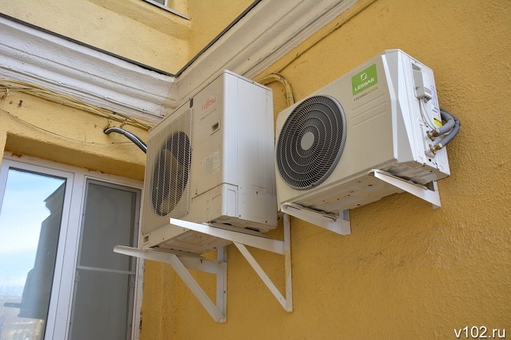 В Волгограде суд обязал собственника квартиры демонтировать кондиционер