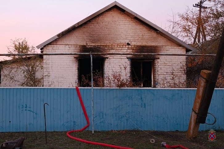 Волгоградцы в пылу страстей сожгли собственный дом