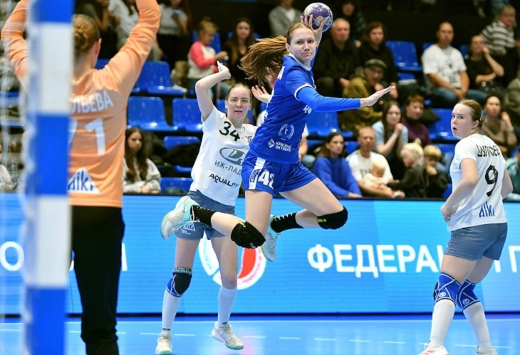 Гандболистки «Динамо-Синары» дома разгромили «Университет»