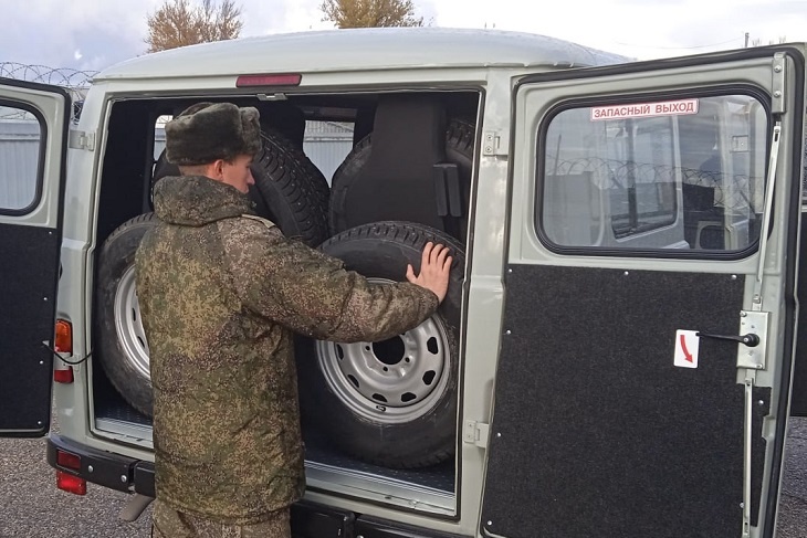 Дрон-детекторы и УАЗы передали волгоградцы на СВО