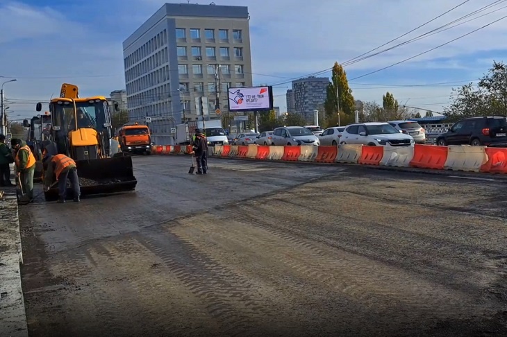 Последний рывок? На ремонтируемом путепроводе на Тулака в Волгограде уложили асфальт