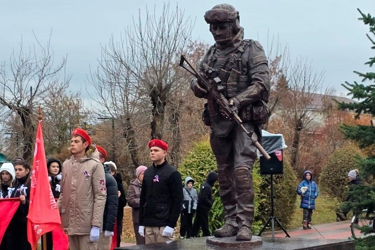 Памятник российскому солдату открыли в волгоградской глубинке