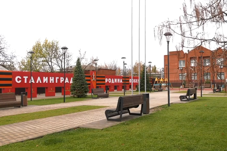 В ЛНР Кириенко показали отстроенную волгоградцами площадь Героев Сталинграда